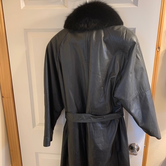 Leather jacket with fox fur trim - Picture 2 of 2